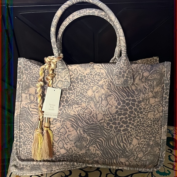 Cato Brand Tote Bag with extra crossbody. Animal print NWT - Picture 2 of 7